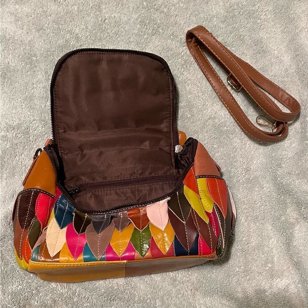 Leather crossbody of many colors and many pockets - Picture 2 of 10